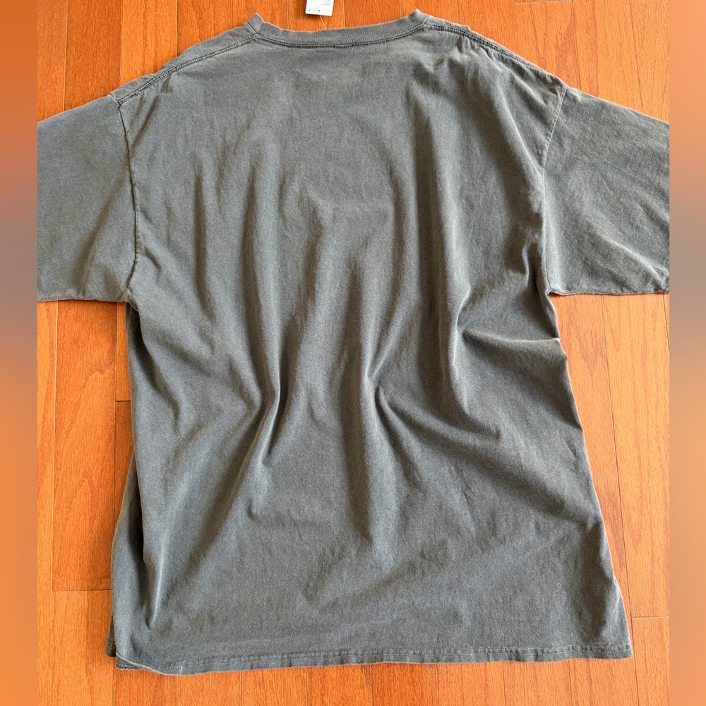 NWT Urban Outfitters Vintage Graphic Tee Vinyl Design - Picture 4 of 4